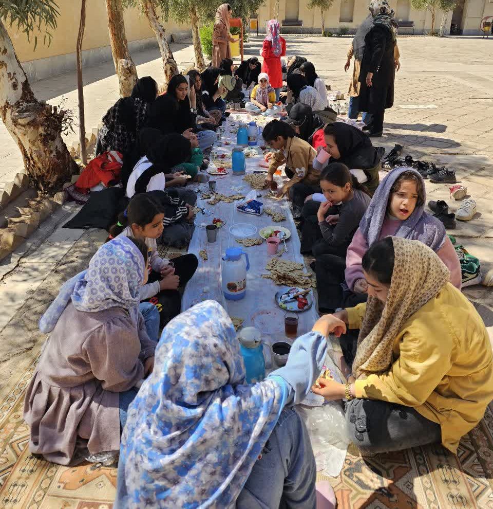 اردو سکینه خاتون