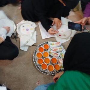 دوره گلدوزی برای دختران جوان و کسب درامد